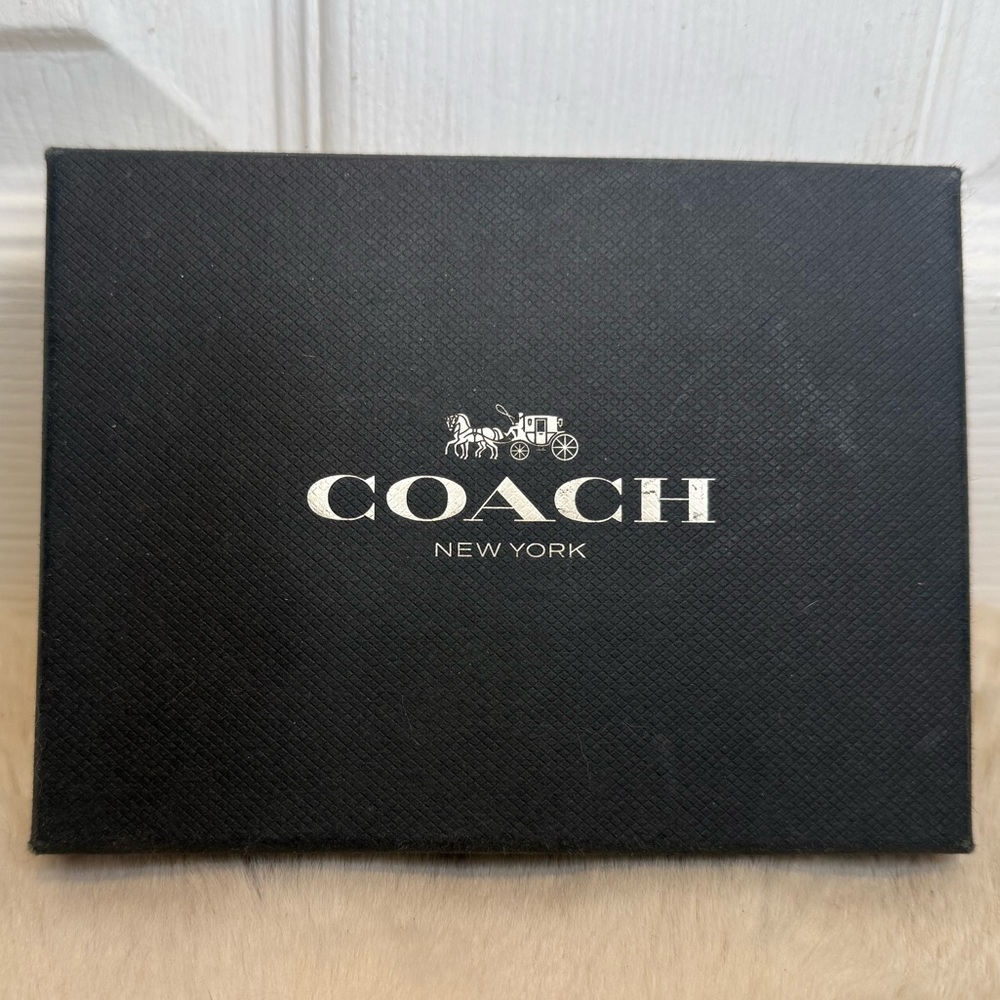 COACH NEW YORK CARRIAGE BOX
